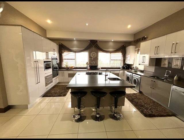 5 BEDROOM HOUSE FOR SALE IN BLUE SADDLE RANCHES